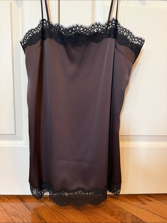 Aritzia Tops - Aritzia tank with lace